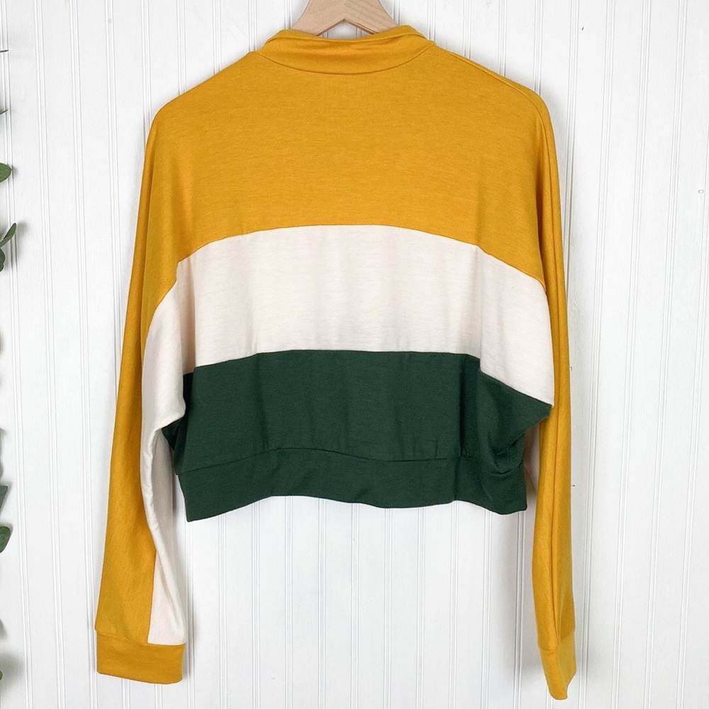 IVOIRE Colorblock Cropped Pull Over - Picture 6 of 8